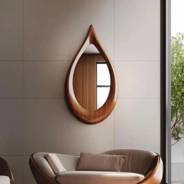 مرأه بتصميم قطرة الماء