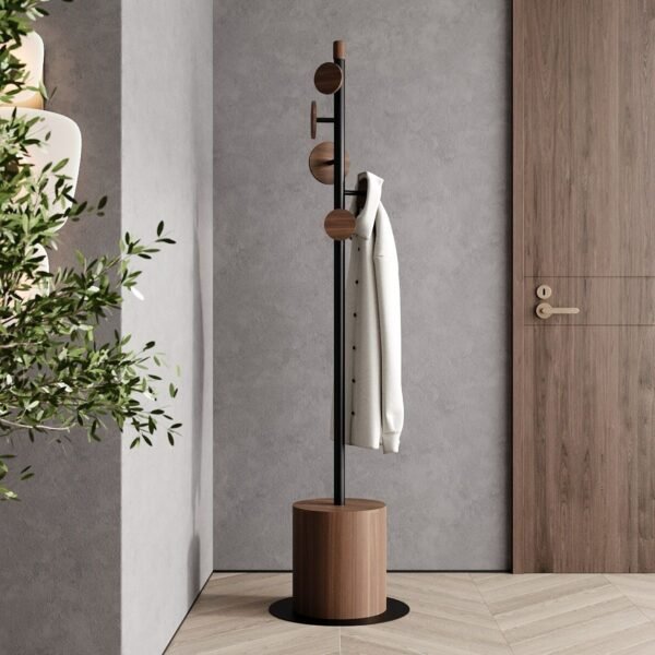 علاقة ملابس عصريه ذات لمسه جماليه