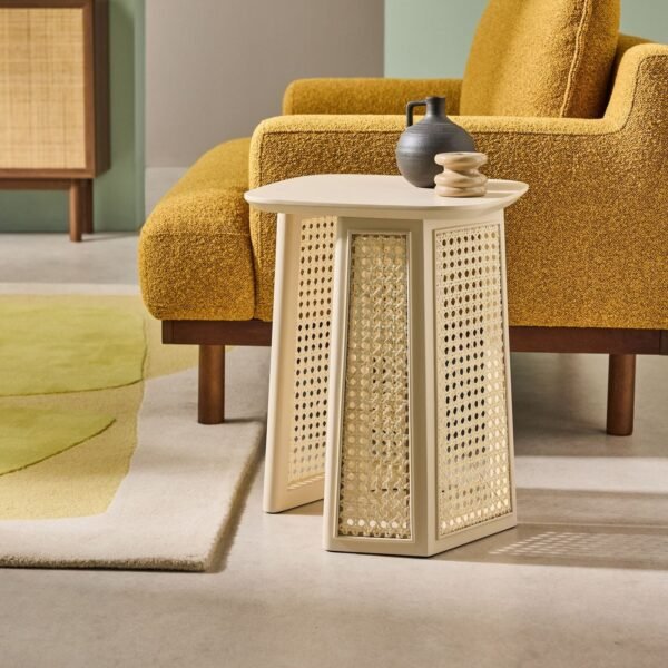 Table Side with a stunning design