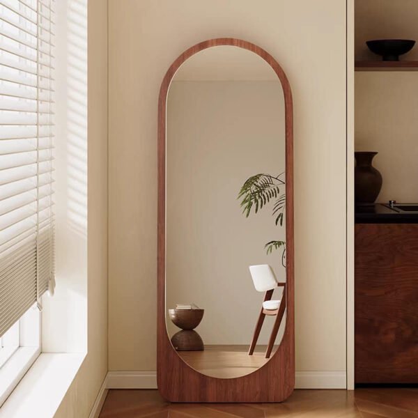 مرأه خشبيه بتصميم عصري