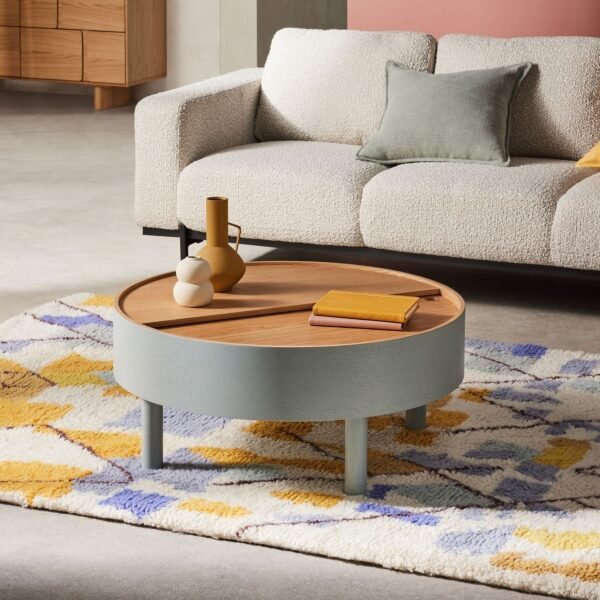 طاولة قهوة مستديرة بتصميم عصري ووظائف عملية