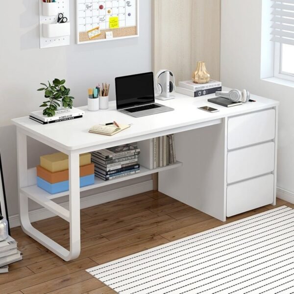 مكتب  دراسي حديث