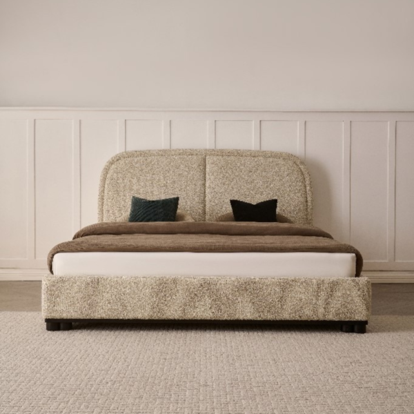 Bed with an elegant design w Modern