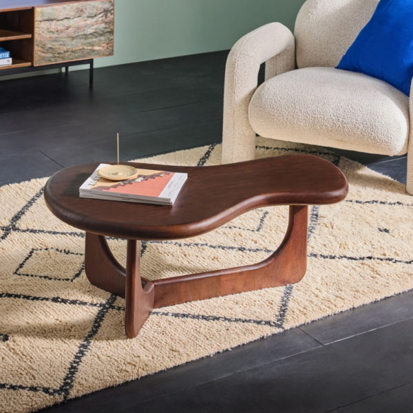 طاولة وسط خشبية بتصميم  أنيق