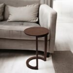 طاولة جانبية بتصميم خشبي مبتكر وعملي