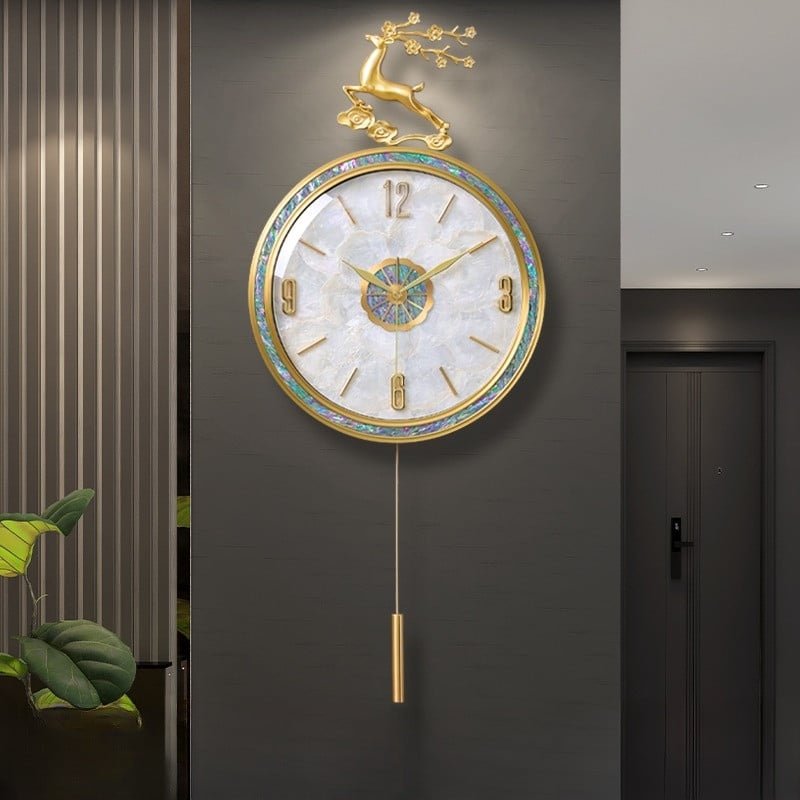 aw8y7kuRDbh2VYYHyt5EmWvEEHRKz4i9wydUvap7_42c43f99-8a3d-4126-a34b-3a71af25ffec.jpg ساعة حائط بتصميم كلاسيك - الصورة 1