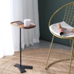 ⁦طاولة جانبية خشبية أنيقة بتصميم عصري ومبتكر⁩ - الصورة ⁦2⁩