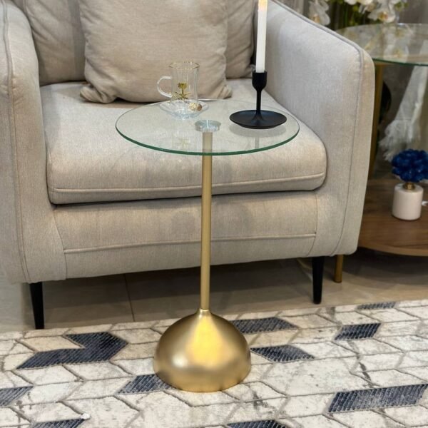طاولة جانبية بتصميم فاخر وعصري بلون ذهبي