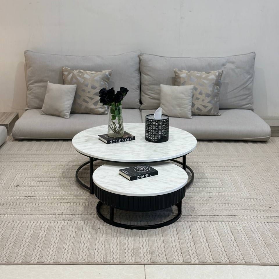 fyOYnbmFmw9ZXXIL1tBnDeVQt2LmfDUVx3tlfQy1_6e239fcb-514c-4651-bd8b-56bb36b887a8.jpg طقم طاولتين ارضي - الصورة 1