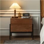 Table alwra the side