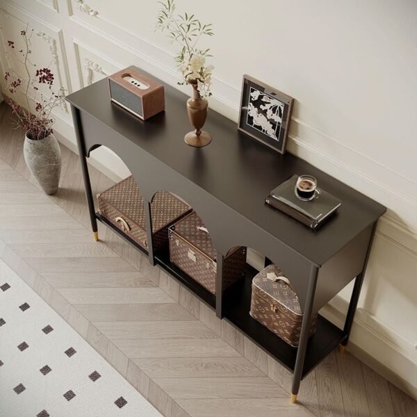 Console Elegant with a modern design